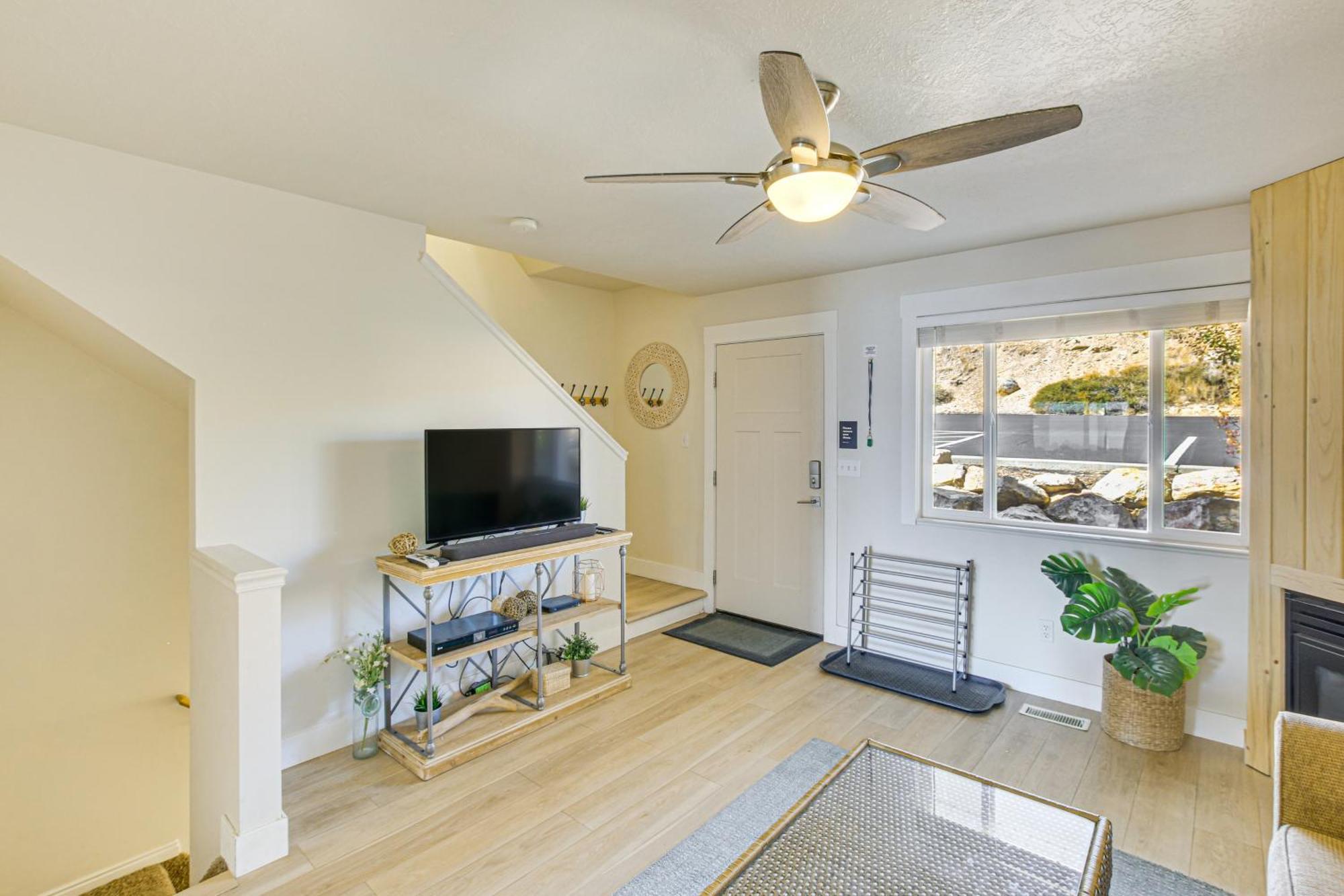 Spacious Garden City Townhome With Lake Views! Eksteriør billede